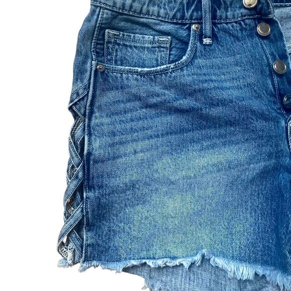 Good American Lattice Cutoff Denim Shorts Size 4/27 - Picture 3 of 6